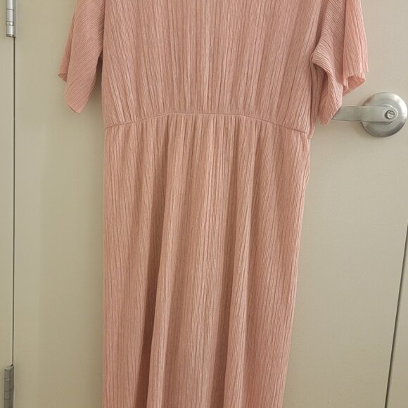 All In Favor Dolman Plissé Midi Dress w Center Twist Knot Deep V Neckline - Picture 12 of 15